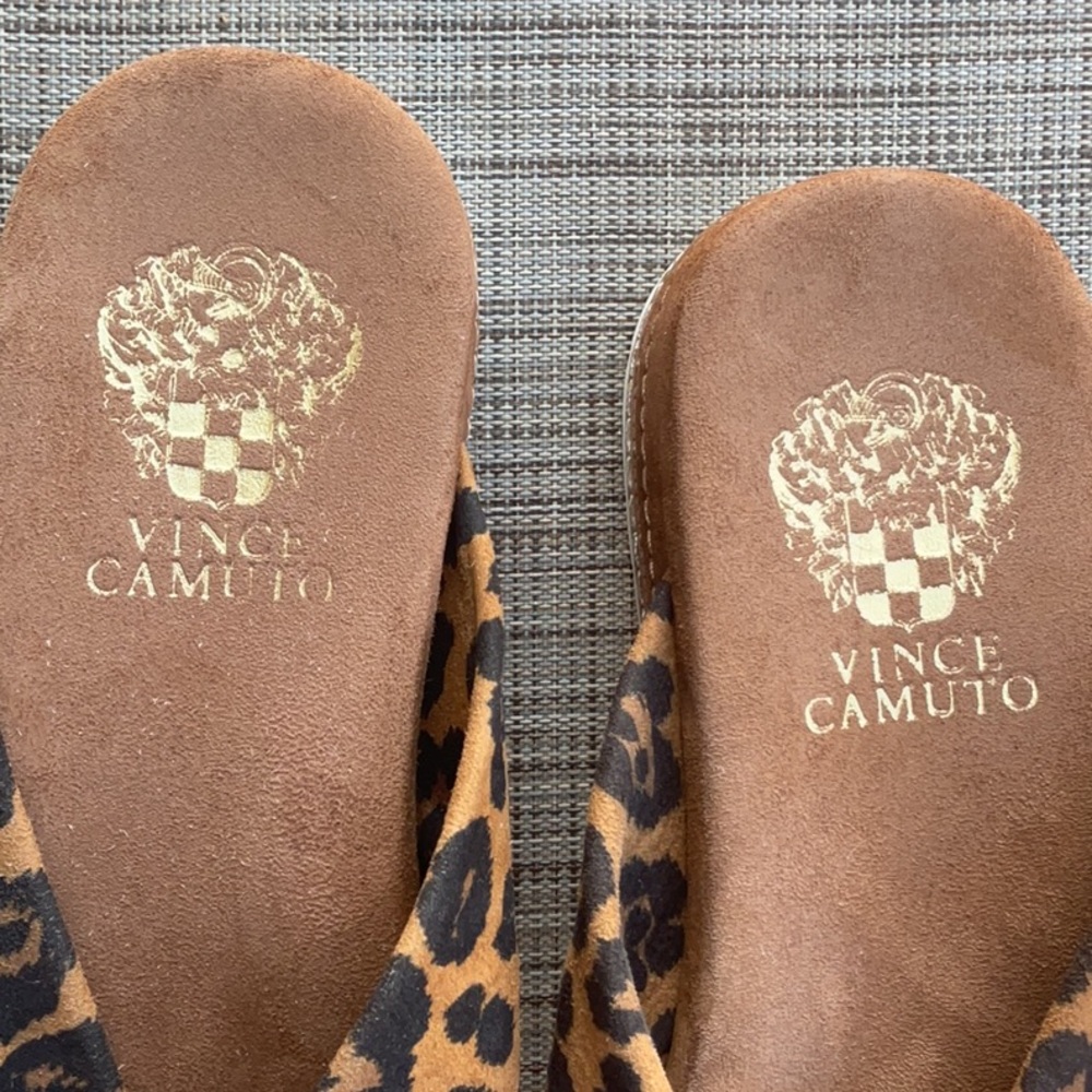 Vince Camuto Flat Form Slip OnTwisted Strap Sandal In Animal Print Size 6.5” - Picture 2 of 12